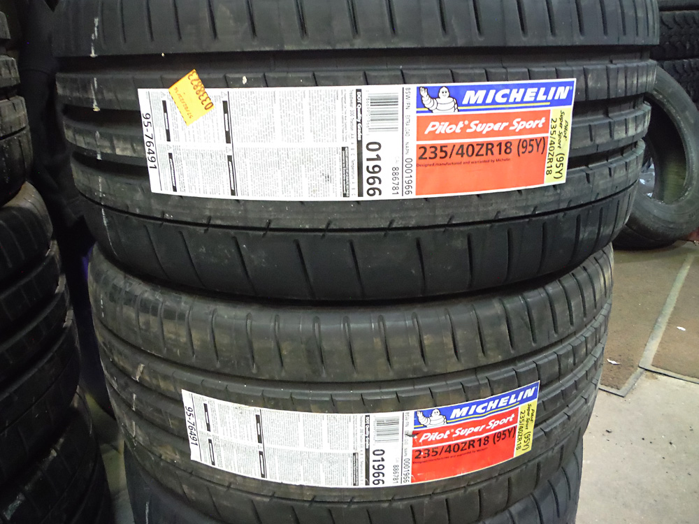 Michelin Pilot Super Sport 235-40R18