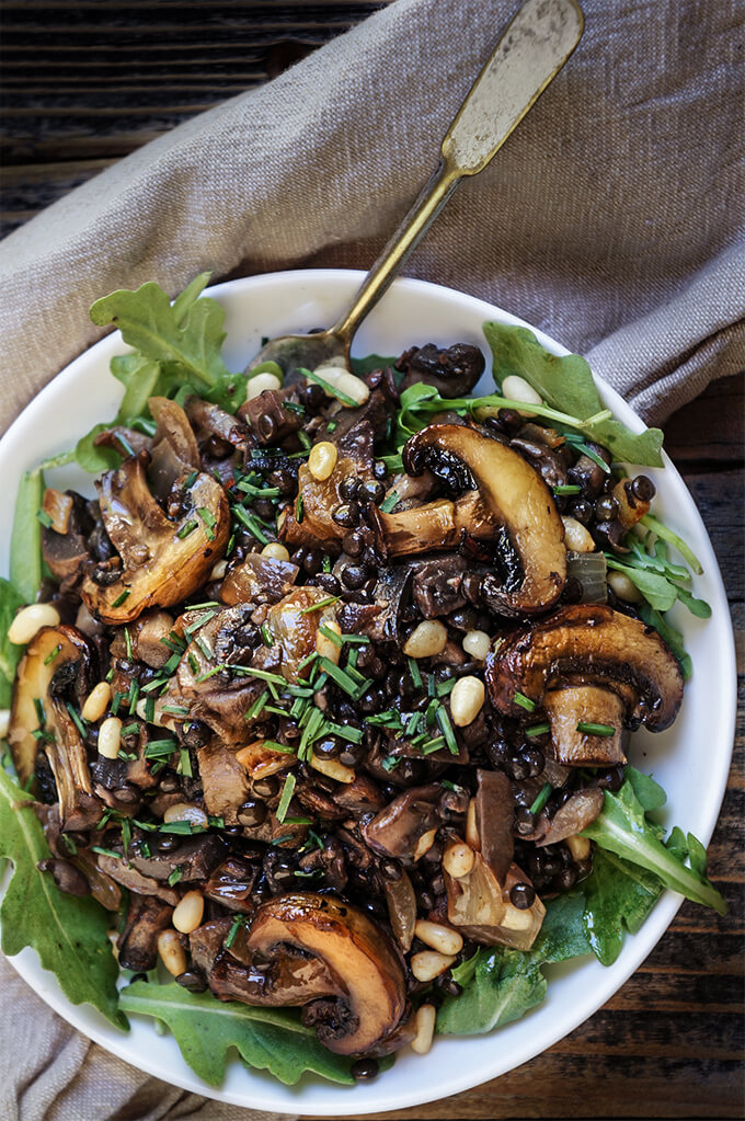 Mushroom salad with caramelized onions, black lentils and capers | www.viktoriastable.com