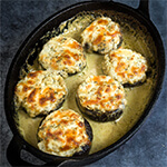 Stuffed mushrooms with prosciutto and ricotta, baked creamy pesto sauce | www.viktoriastable.com