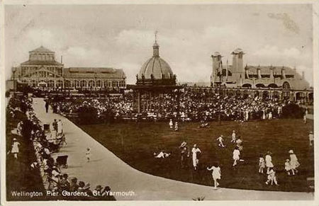 GREAT YARMOUTH - WELLINGTON PIER - www.simplonpc.co.uk