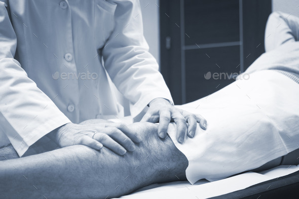 Traumatologist orthopedic surgeon doctor examining patient