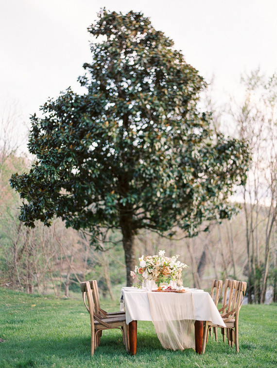 romantic outdoor tablescape