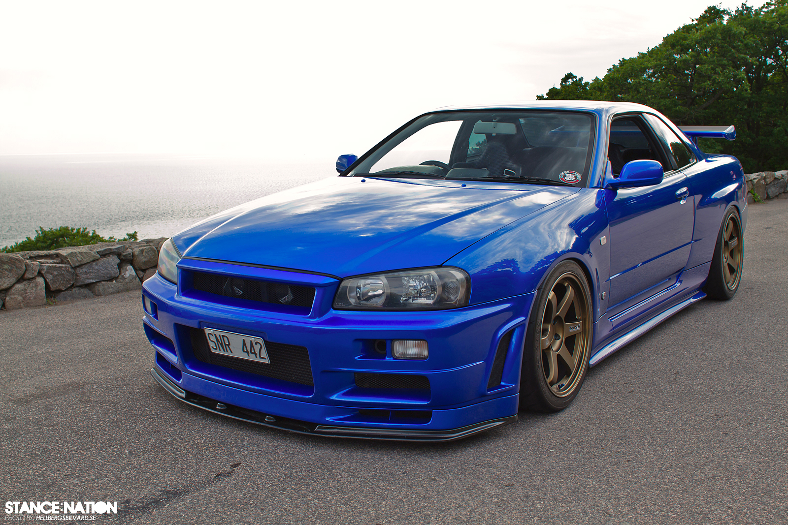 Nissan skyline gtr r34 pictures and photos