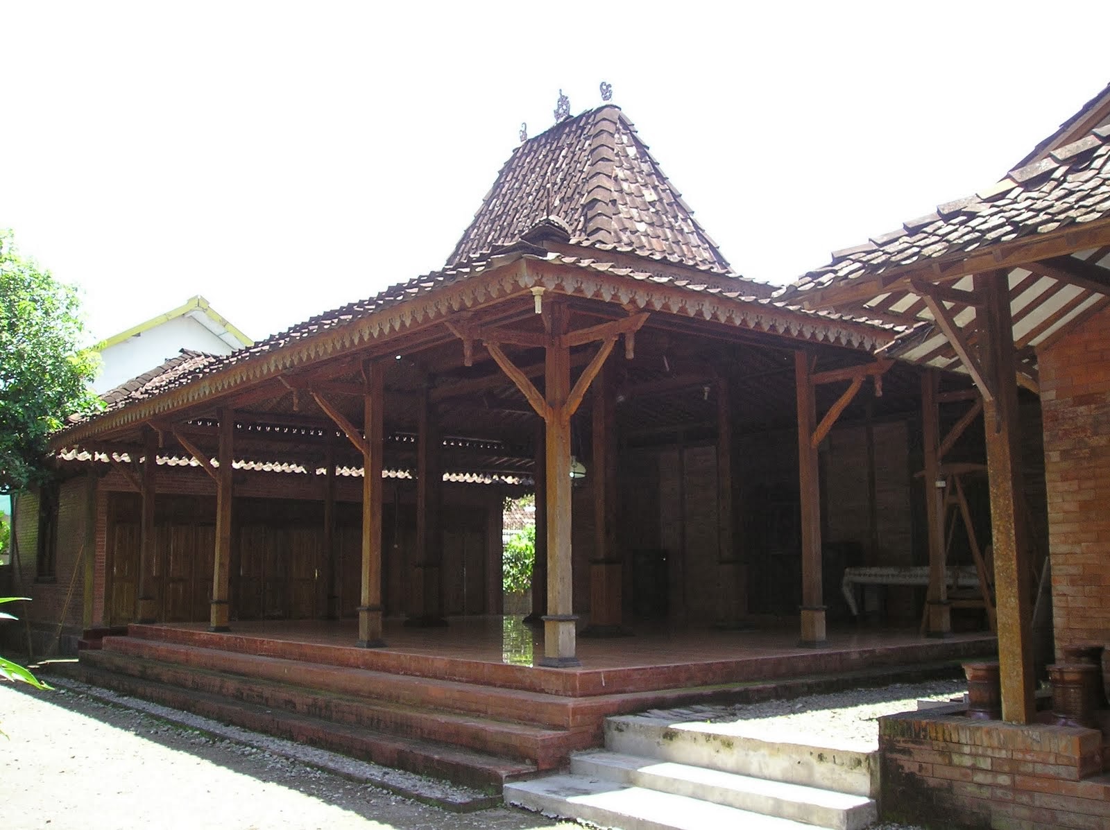 RUMAH ADAT JAWA TIMUR