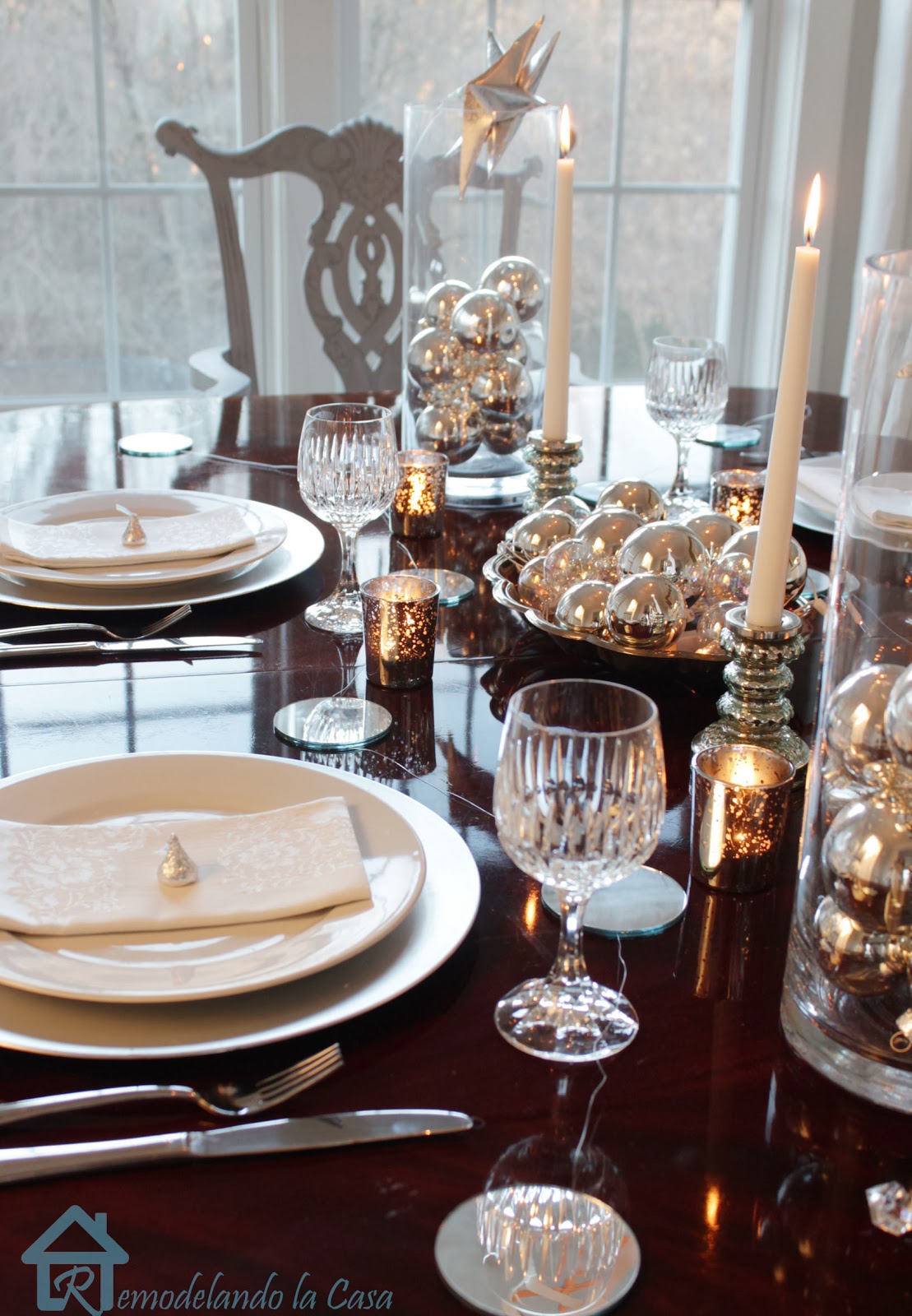 A Last Minute New Year's Eve Tablescape - Remodelando la Casa