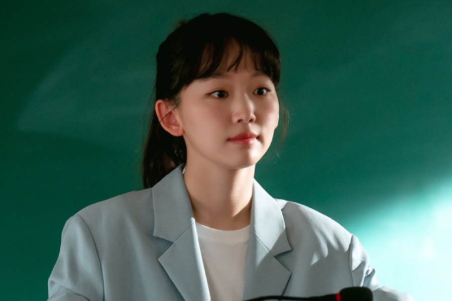 Jin Ki Joo Is An Enthusiastic Korean History Teacher At Seo Kang Joon's School In “Undercover High School”