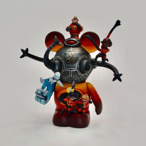 The Incredibles 3” Custom Vinylmation. An epic adventure on a miniature scale. Just finished this piece up for one of my collectors, and wow was it a great ride. If you’d like to get on my orders list for a custom piece, just reach out with a message...