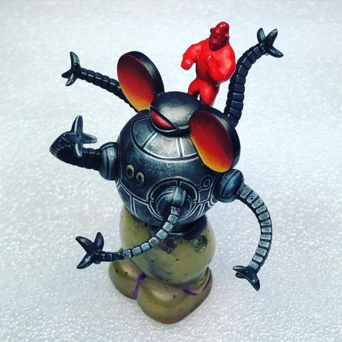 Work is progressing on my Incredibles Custom. First component to finish was the Omnidroid. Now I’ll begin working on the characters. #wip #epoxyresin #robot #claw #theincredibles #droid #omnidroid #robotarm #sculpey #toyart #sculpting #custom...