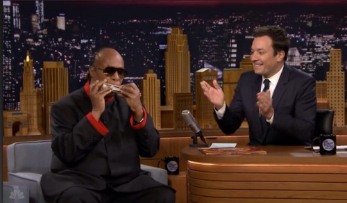 Stevie Wonder brought along his harmonica for Jimmy’s surprise birthday!
Later, Stevie Wonder performed ‘Sir Duke’ with a little help from the roots!