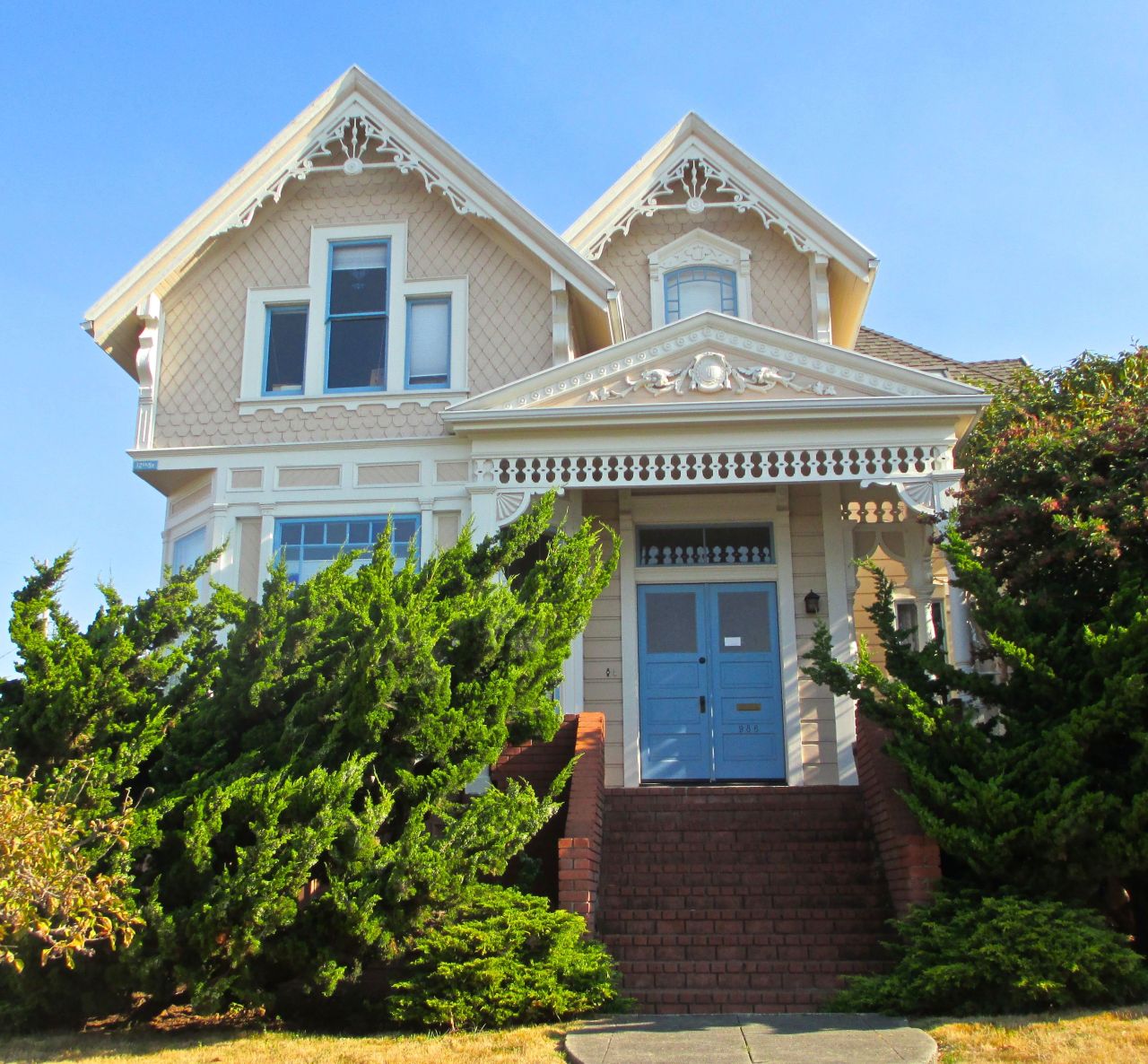 thealy50:
“Blue doors and elegance. Arcata, CA.
”