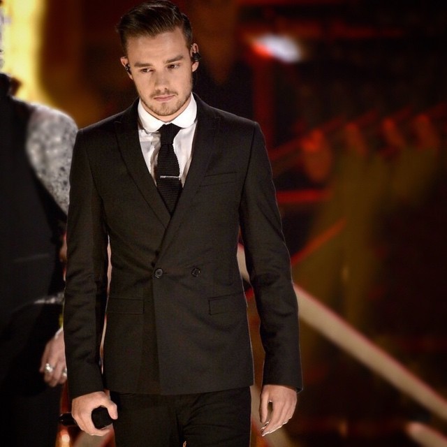 #LiamPayne double breasted suit 😩👍🙏👑 [ www.RoyalFashionist.com ] (at add Snapchat - RoyalFashionist)