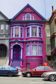 postgraduategoth:
“A bright fuchsia San Francisco Victorian with purple trim- you can’t help smiling.
”