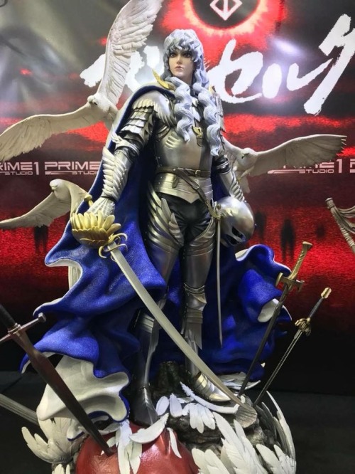 Finally!!! Here’s the full reveal of the Griffith statue by Prime 1 Studio.
I like it much more than the unpainted prototype where the two lock of hair coming down on his shoulders looked like salami haha. Have to get used to his face as it looks way...