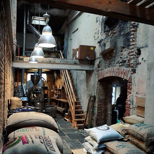 itsfurnitureporn:
“ I love industrial. I should live in an abandoned warehouse. #brick #urban #industrialdesign #instaaaaah #inspiration #furniture #furnitureporn #interiordesign #moodboards #loft (at http://www.itsfurnitureporn.com )
”