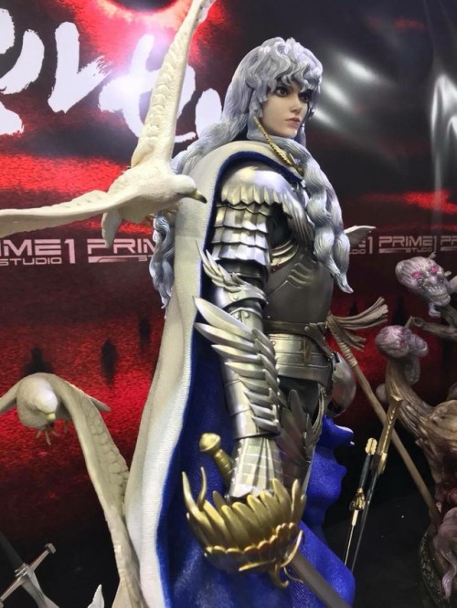 Finally!!! Here’s the full reveal of the Griffith statue by Prime 1 Studio.
I like it much more than the unpainted prototype where the two lock of hair coming down on his shoulders looked like salami haha. Have to get used to his face as it looks way...