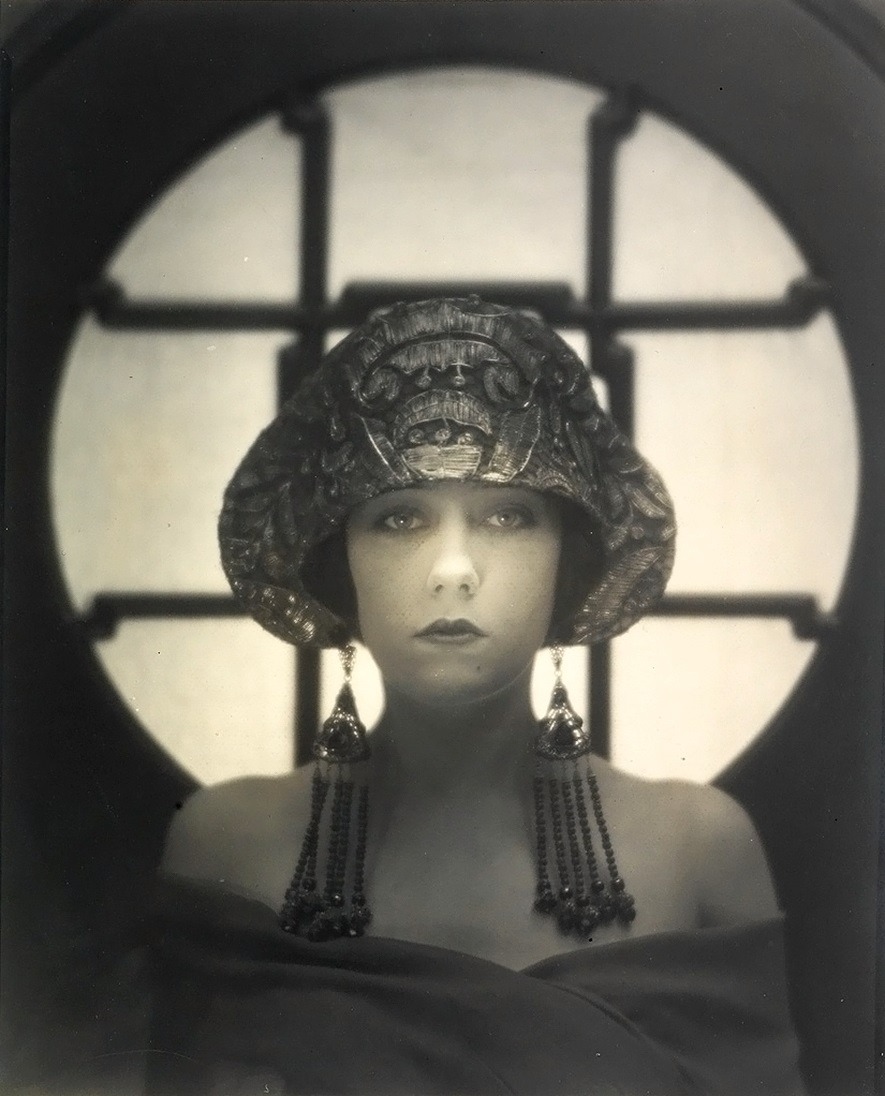 serafino-finasero:
“Gloria Swanson photographed by Karl Struss, 1922
”