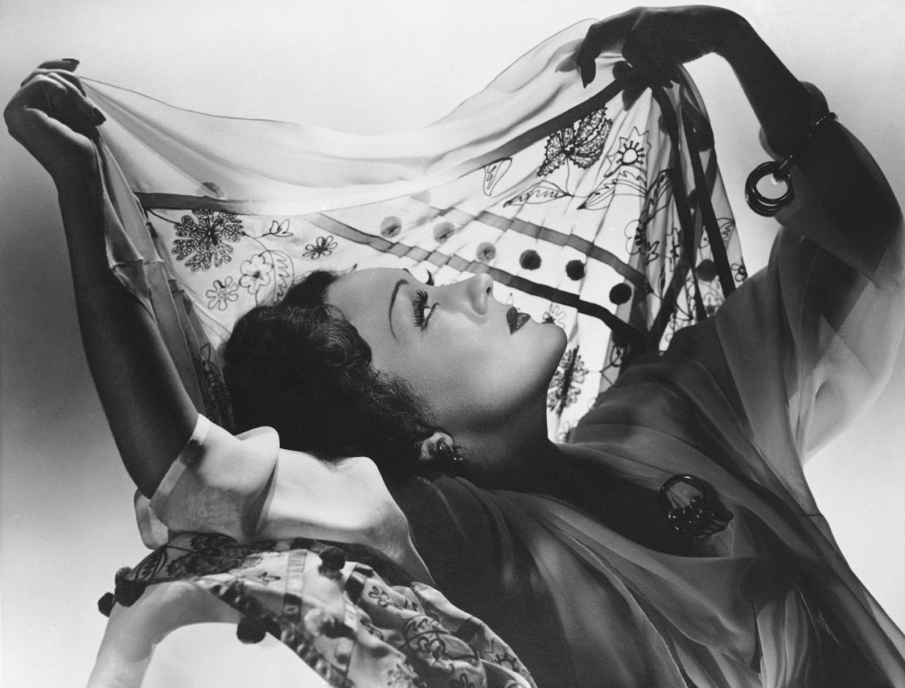 mrbusterkeaton:
“ Gloria Swanson (x)
”