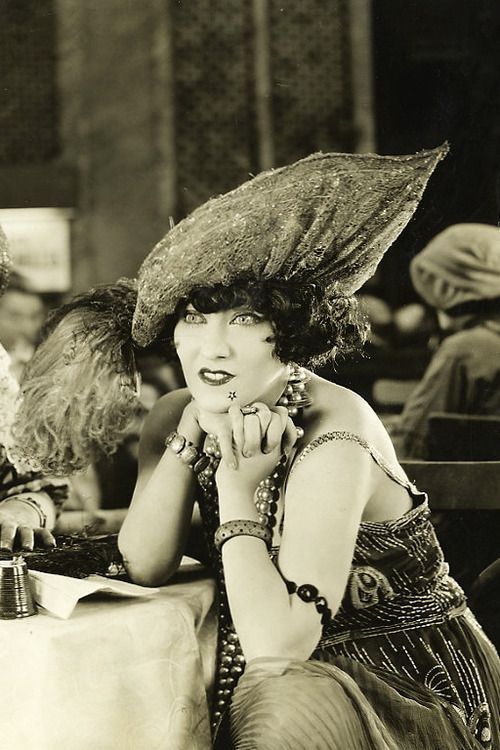 bellalagosa:
“Gloria Swanson in, “Zaza” (1923)
”