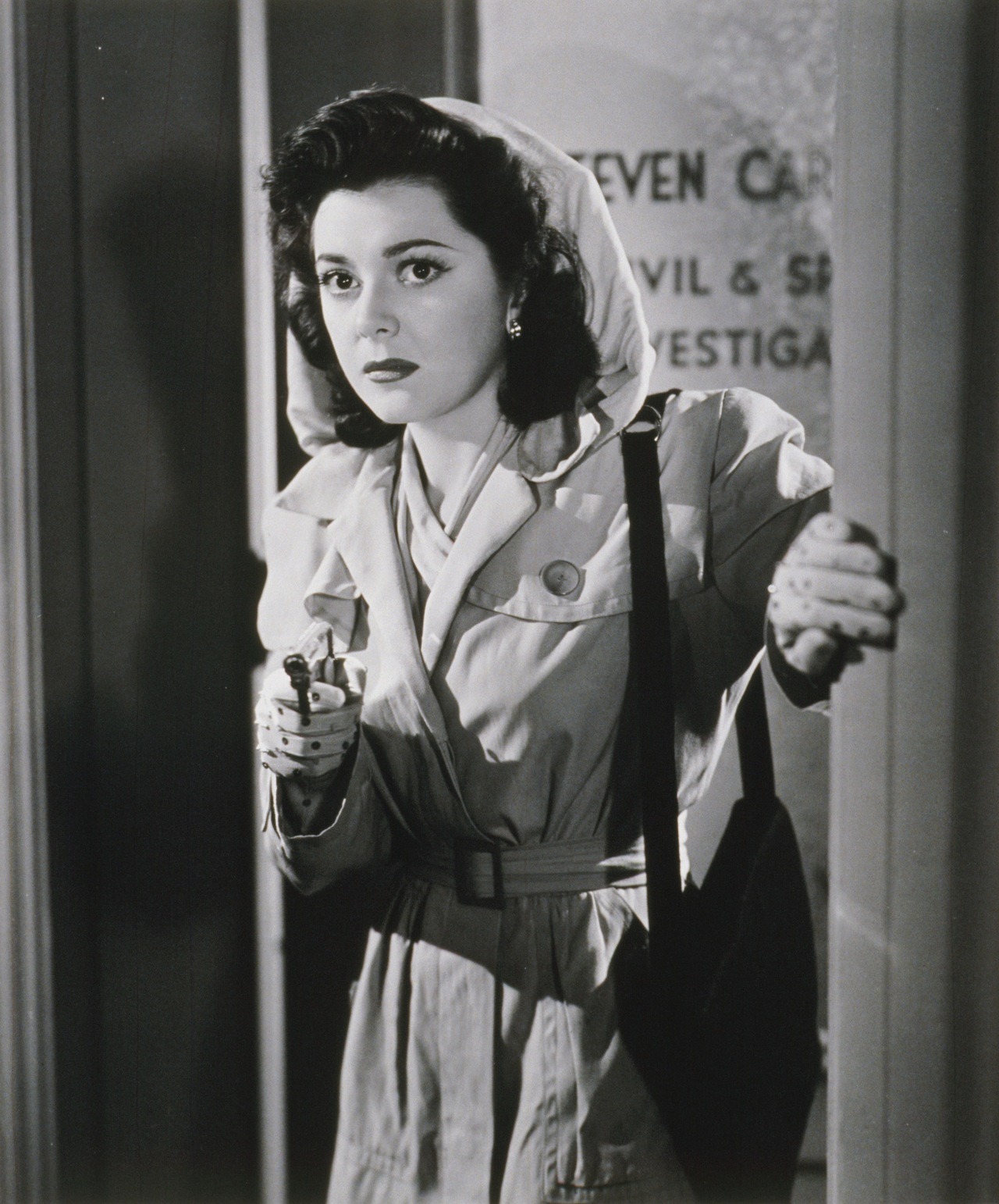 jeanjeanie61:
“Ann Rutherford - ‘Bermuda Mystery’ - 1944
http://www.elwatannews.com
”