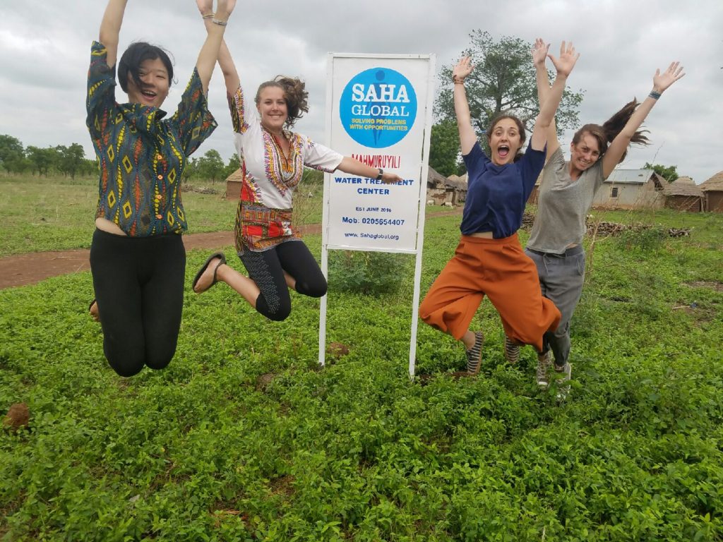 Yi, Savannah, Eugenia and Chelsea in the community of Mahmuruyili