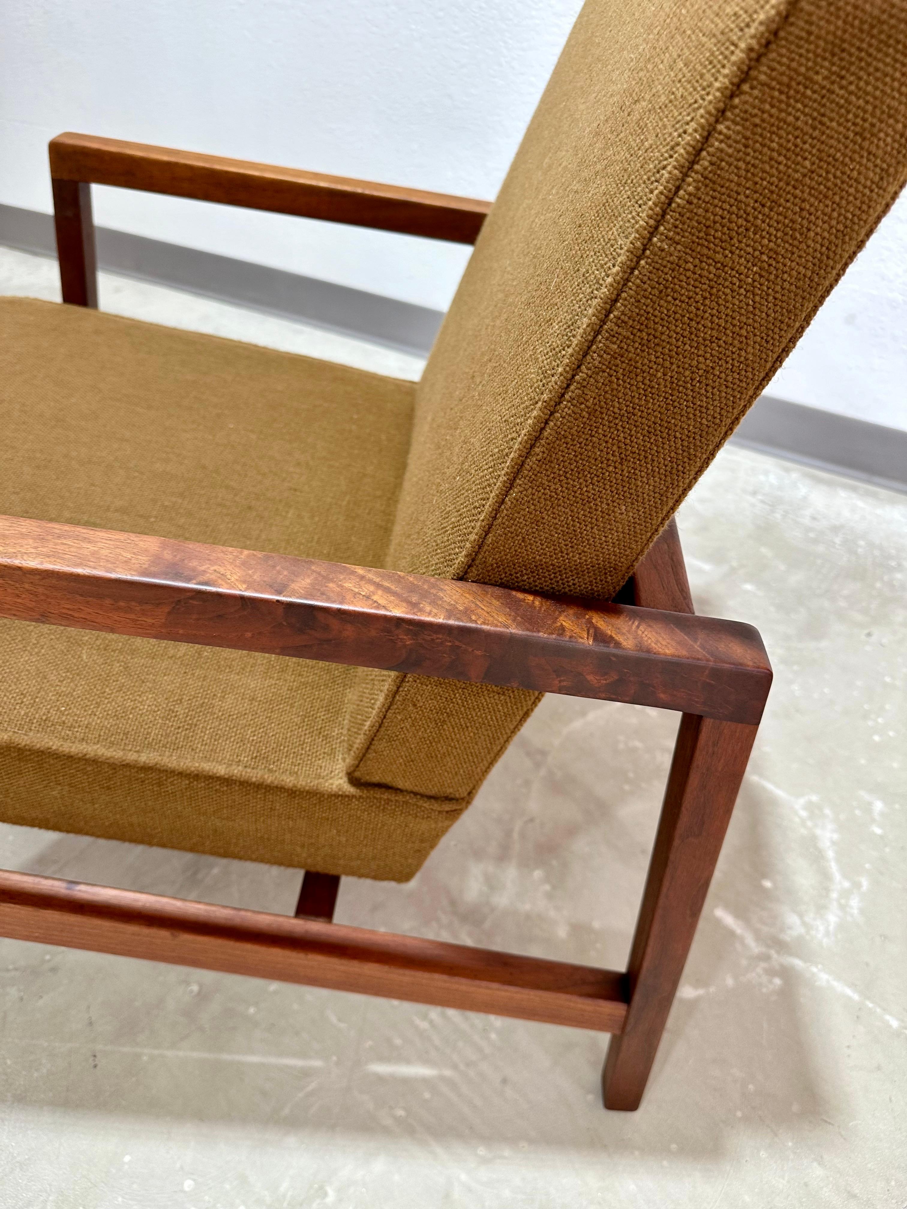 Fabric 1950s Mid-Century Modern Lewis Butler for Knoll Walnut Lounge Chair For Sale