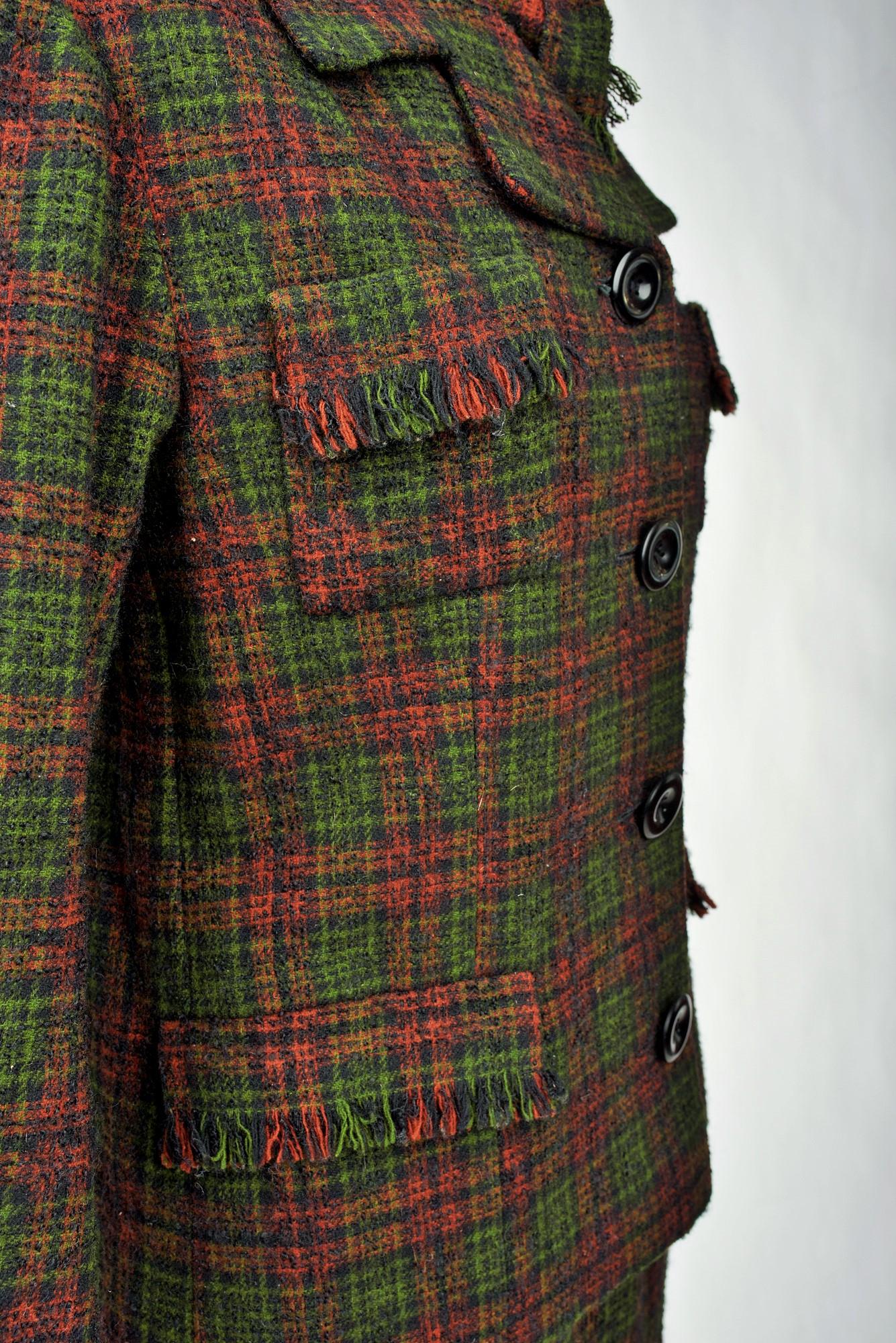 A French Dior/Bérénice Demi Couture skirt suit Wool Tartan, French Circa 1970 For Sale 5