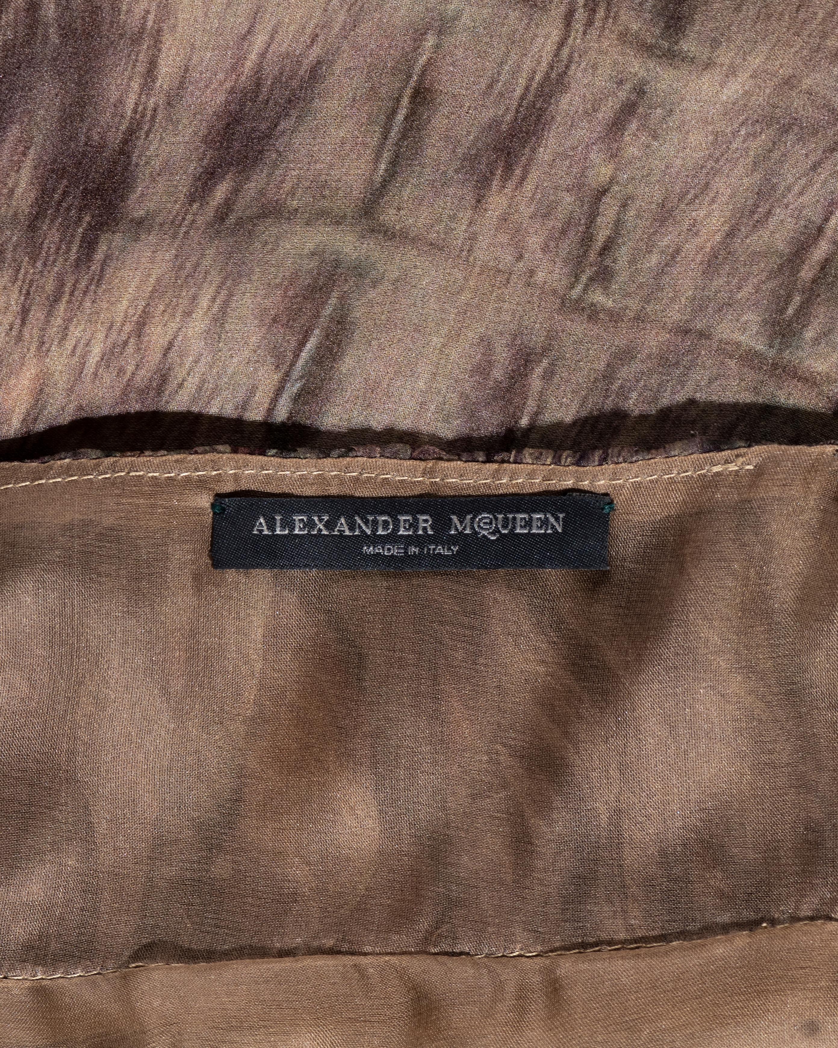 Alexander McQueen schulterfreies Abendkleid aus Seide mit Tiermuster und Perlenbesatz, H/W 2004 im Angebot 8