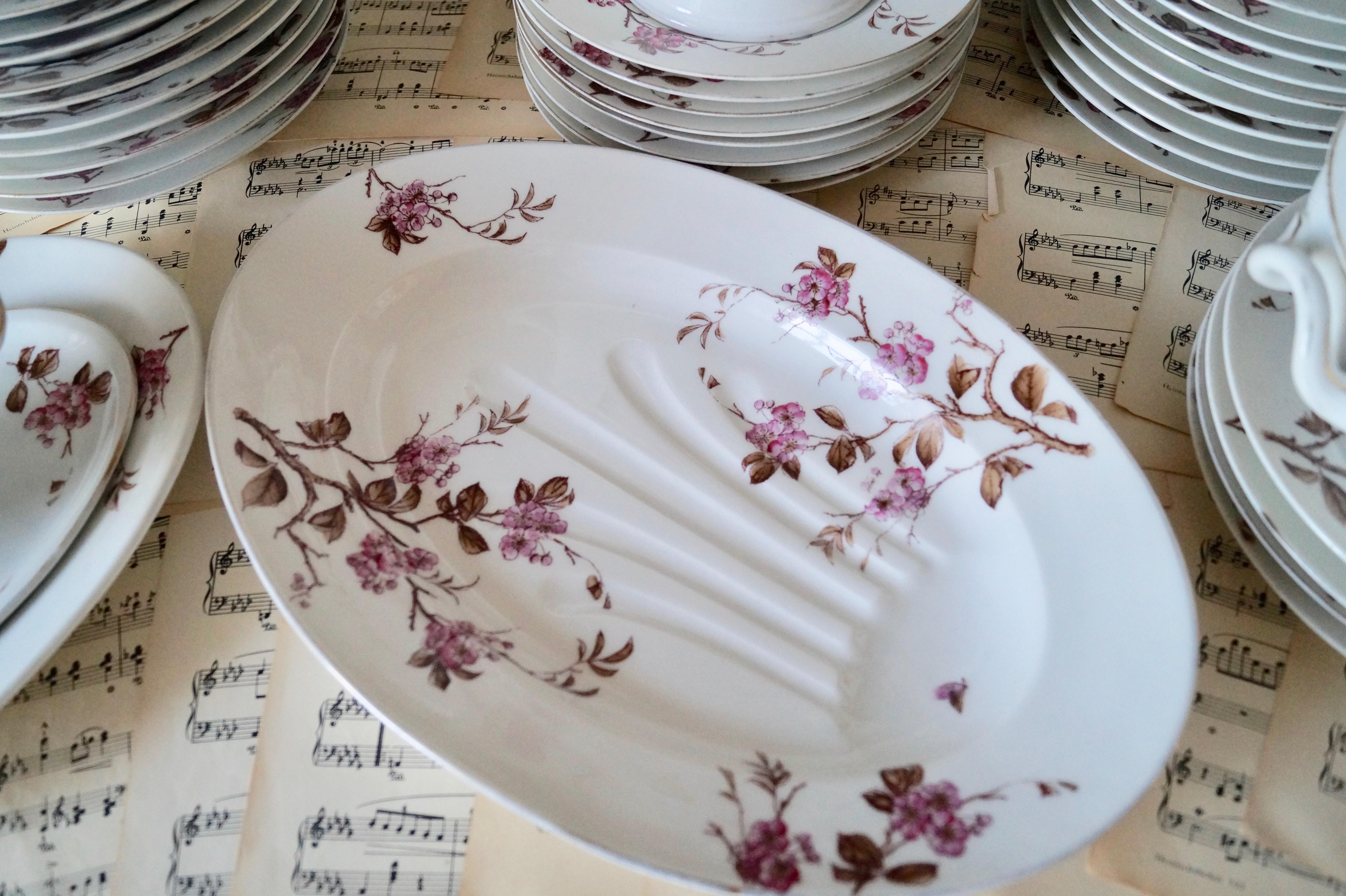 19th Century Antique French Old Paris Porcelain Dinnerware, 1900s