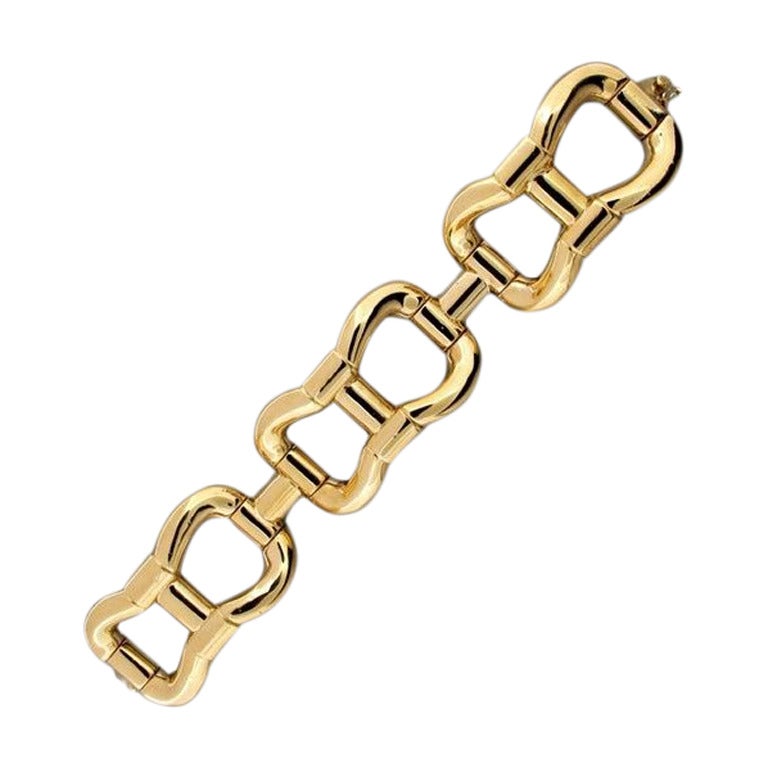 Heavy solid 18k gold curved link bracelet. Beautiful rich color gold. Excellent condition, no repairs or defects. Looks great on wrist. 

3 heavy curved hinged sections

Width: 1 1/4 inches or 33mm

Depth: 9mm

Length: 7 1/2 Inches

115.3