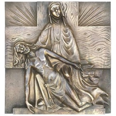 Placa de pared en relieve de bronce con la Piedad, marcada en la época Art Déco de principios de 1900