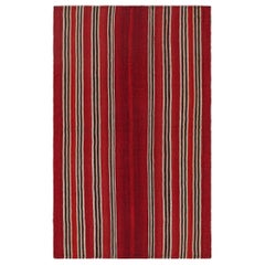 Tapis Kilim persan vintage à rayures rouges, noires et blanches par Kilim