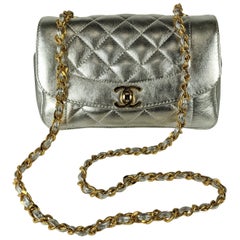 Chanel mini cuir d'agneau argenté métallisé