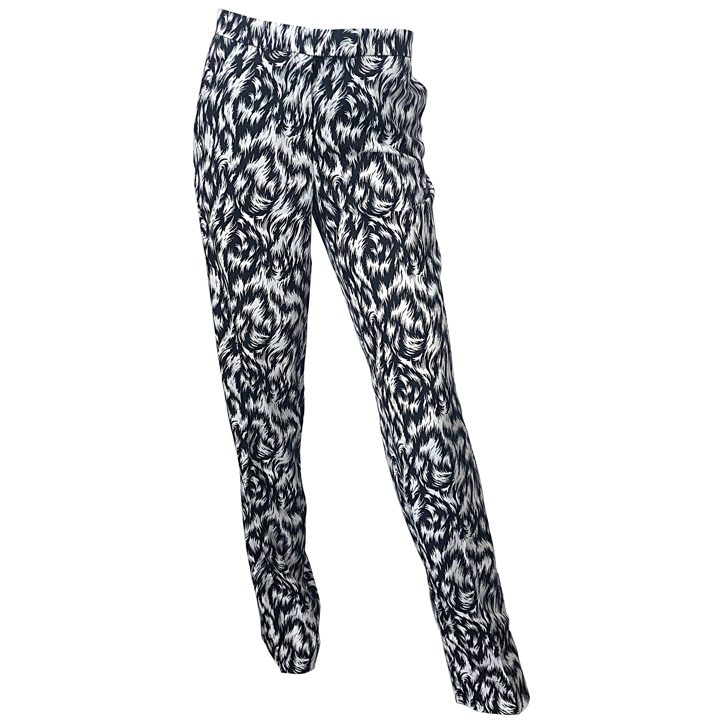 New Derek Lam Size 8 Black and White Feather Print Pajama Style Silk Pants For Sale