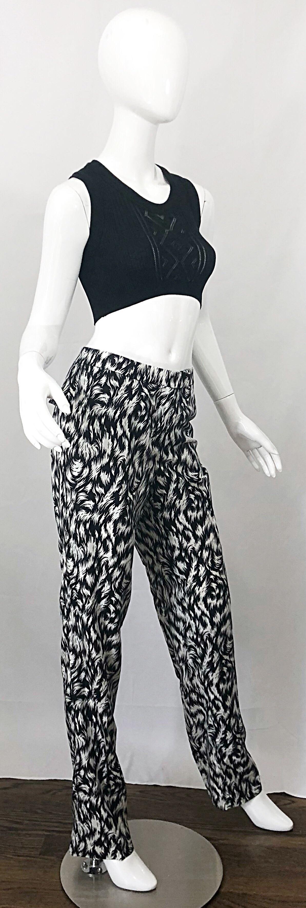 New Derek Lam Size 8 Black and White Feather Print Pajama Style Silk Pants For Sale 1