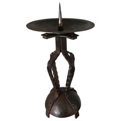 Candelabro de hierro forjado, artesanal y de diseño artístico