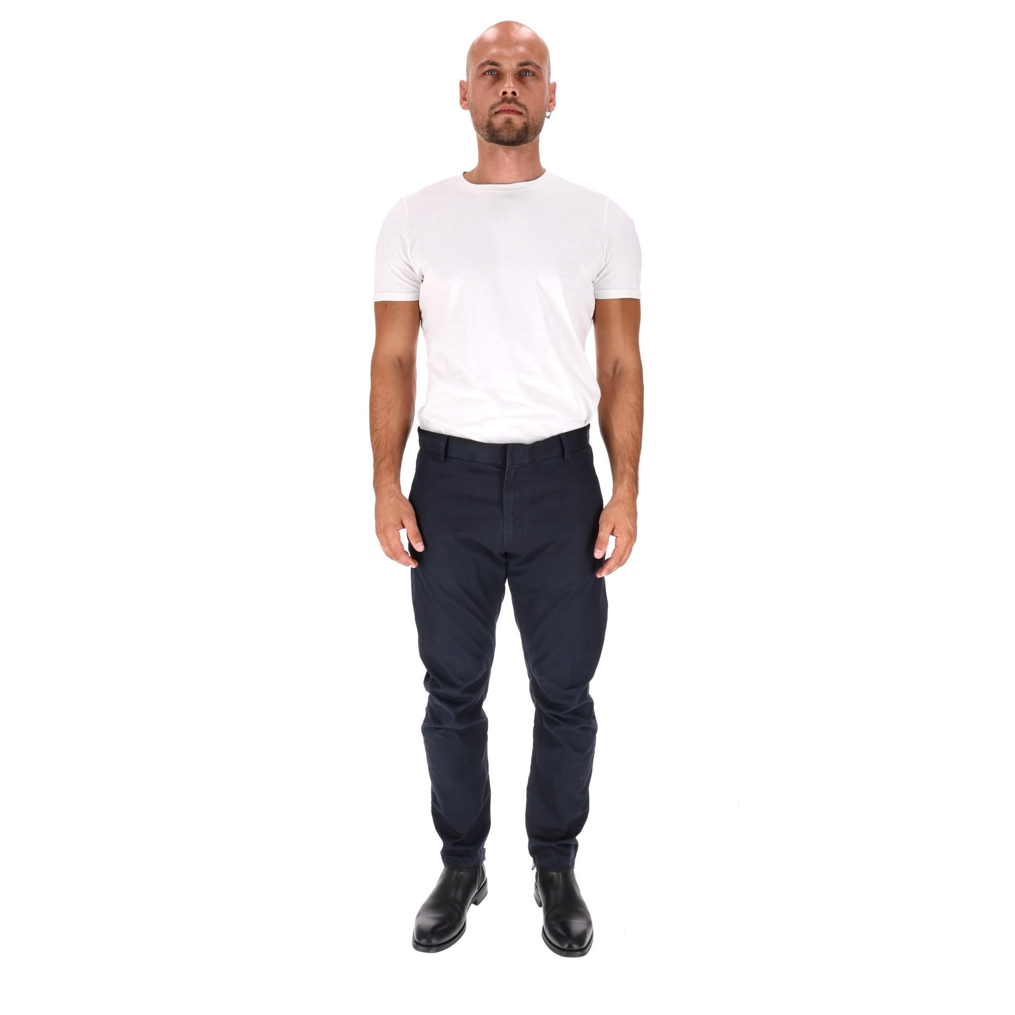 Lanvin Cotton Trousers With Zipped Cuffs

Casual, navy trousers crafted form cotton with zipped cuffs detail.

Side pockets, belt loops and zip and bar closure.

Rrp Approx. £430

Size – 50IT

Condition – Good/Very Good (Some storage marks at the