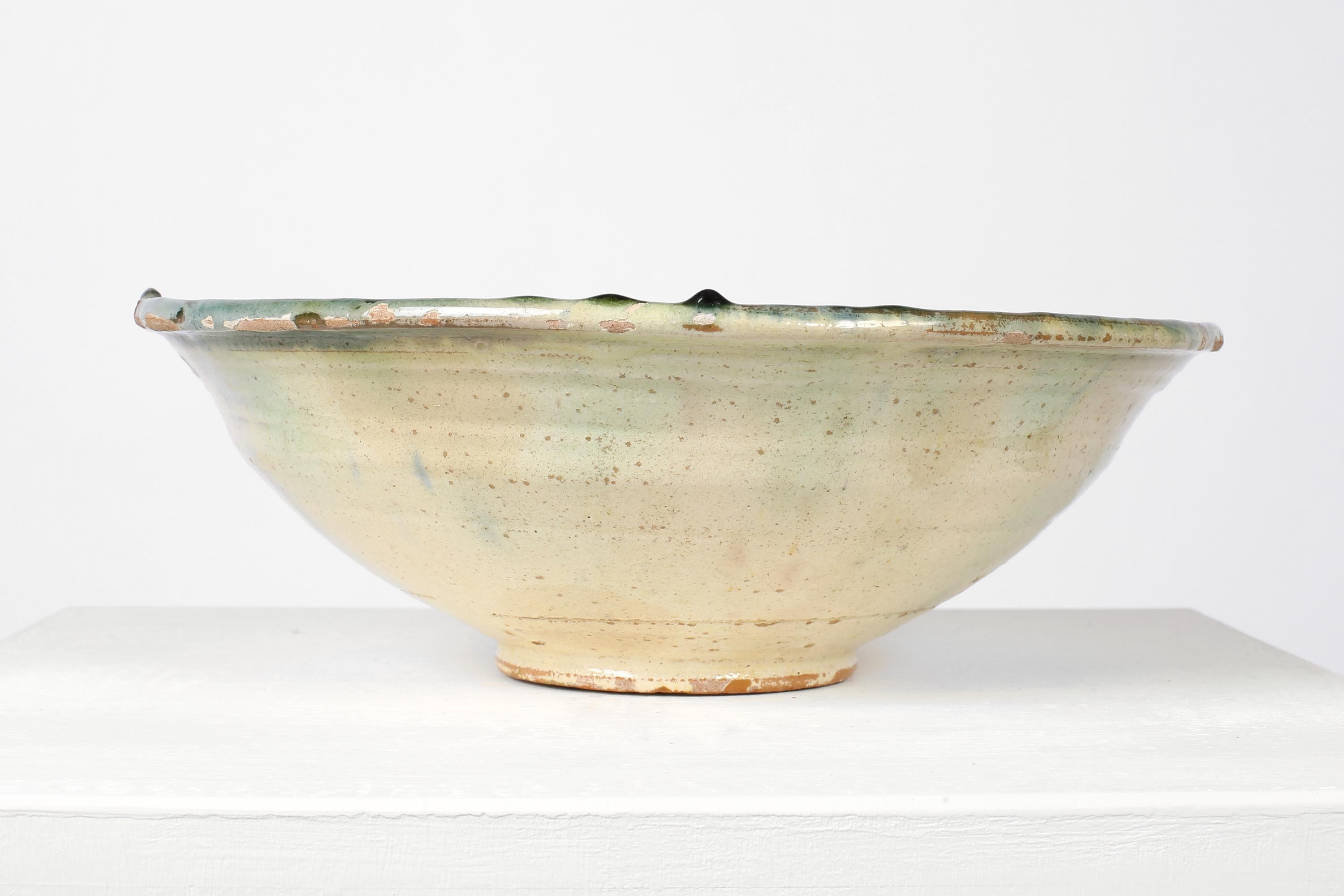 A large 19th century earthenware bowl with off-white/multicoloured painterly glaze. Typical ceramic work of Nijar, Province of Almeria - Andalusia. Spanish, c. 1870.

Note: Not dishwasher tested. Age commensurate losses of glaze as photographed,