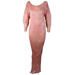 Mariano Fortuny   Rare robe de Delphos à manches longues rose coquillage