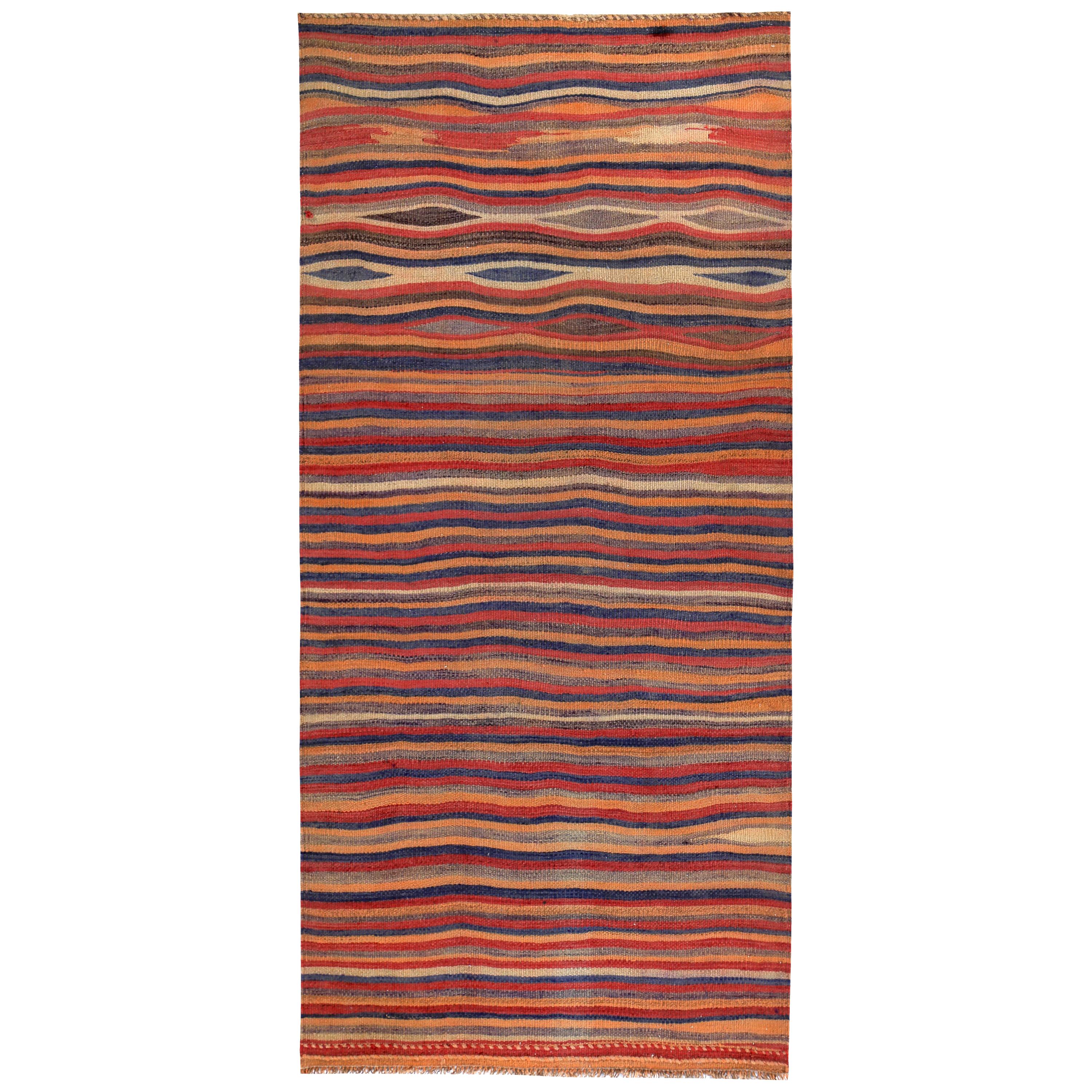 Tapis turc moderne Kilim à rayures rouges, oranges et bleues