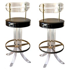 Ensemble de quatre tabourets de bar en lucite et chrome