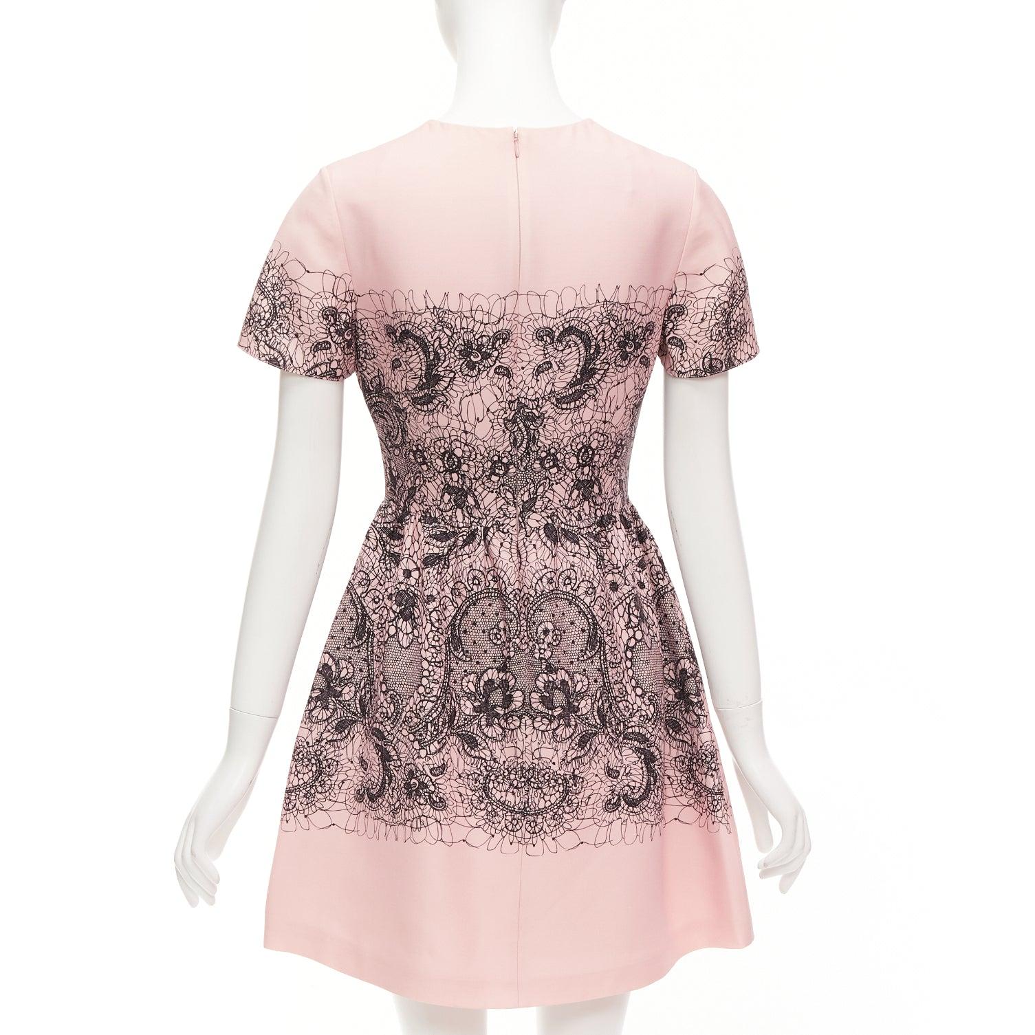 VALENTINO Rosa Schurwolle Seide Schwarz Scribble Spitze Tromp Loeil Kleid IT40 S im Angebot 1