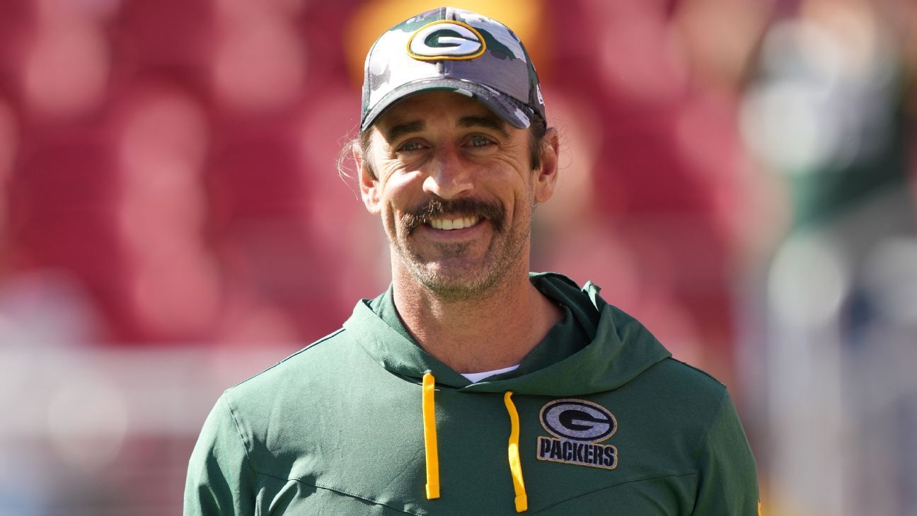 Aaron Rodgers memiliki patung kejutan menunggunya di ruang ganti setelah latihan hari Selasa