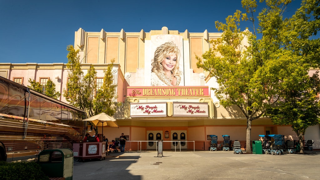 Dollywood showing signage