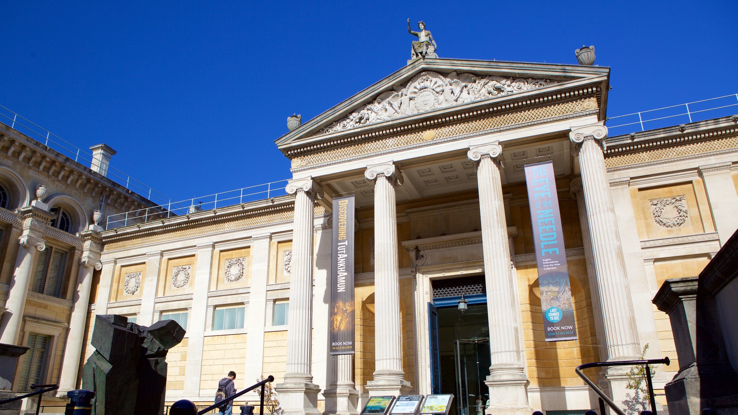 Ashmolean Museum featuring heritage elements and heritage architecture