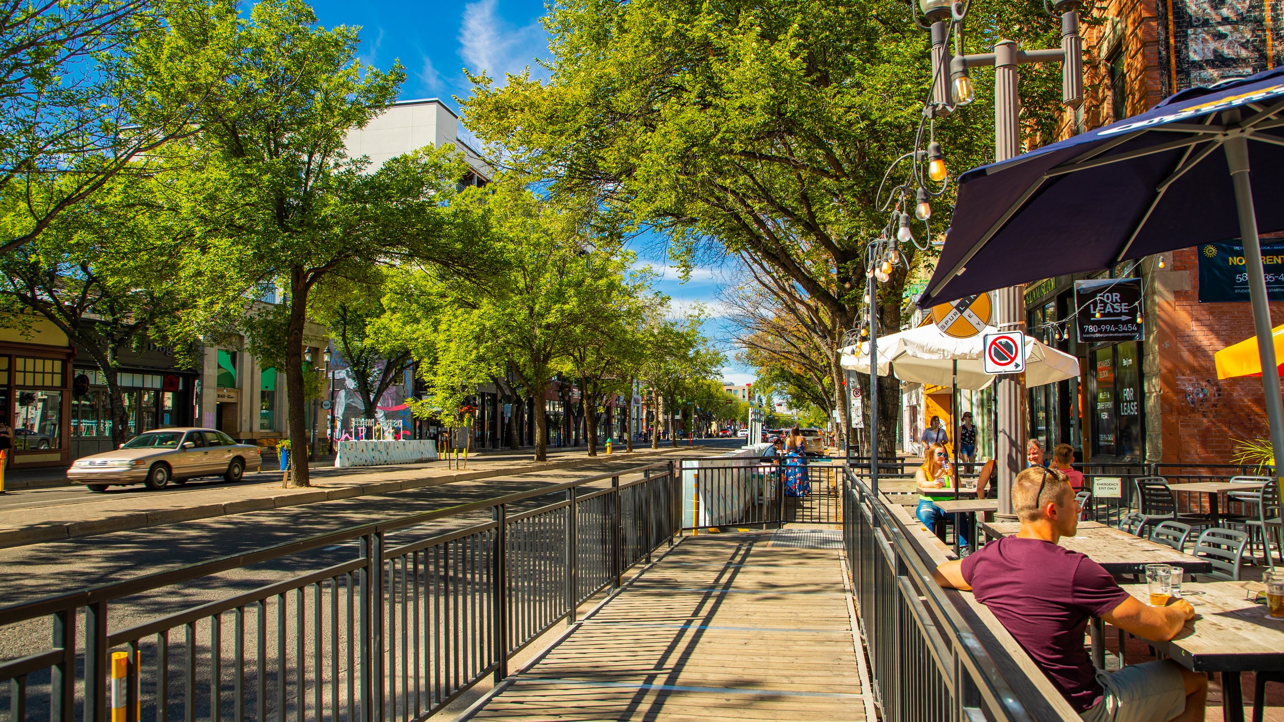 Whyte ave featuring outdoor eating