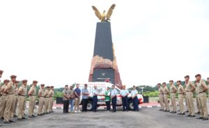 KELUARGA ASUH DISCOVERY SERAHKAN BANTUAN MOBIL AMBULANCE