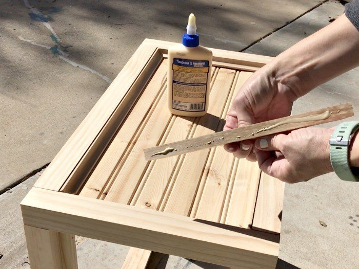 Build this easy DIY Christmas Tree Box Stand. Looks fantastic under your tree and stores your ornaments when you're ready to pack the tree away. #ChristmasTree #DIYFurniture #AbbottsAtHome #ChristmasTreeBox #ChristmasTreeStand #ChristmasTreeBoxStand