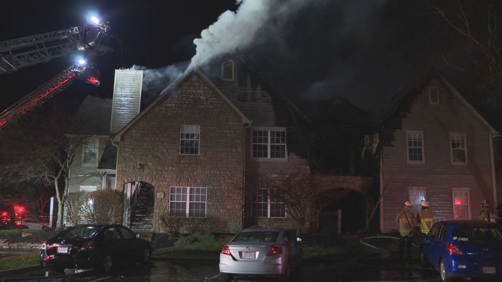 Crews battled a fire overnight at a northwest Columbus apartment complex on Sunday (WSYX)