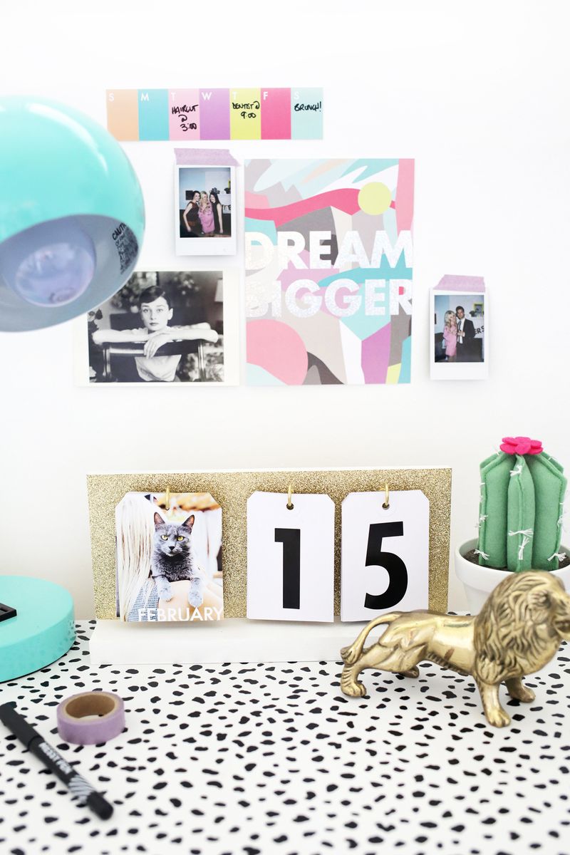 Such a cute DIY calendar! (click through for tutorial) 