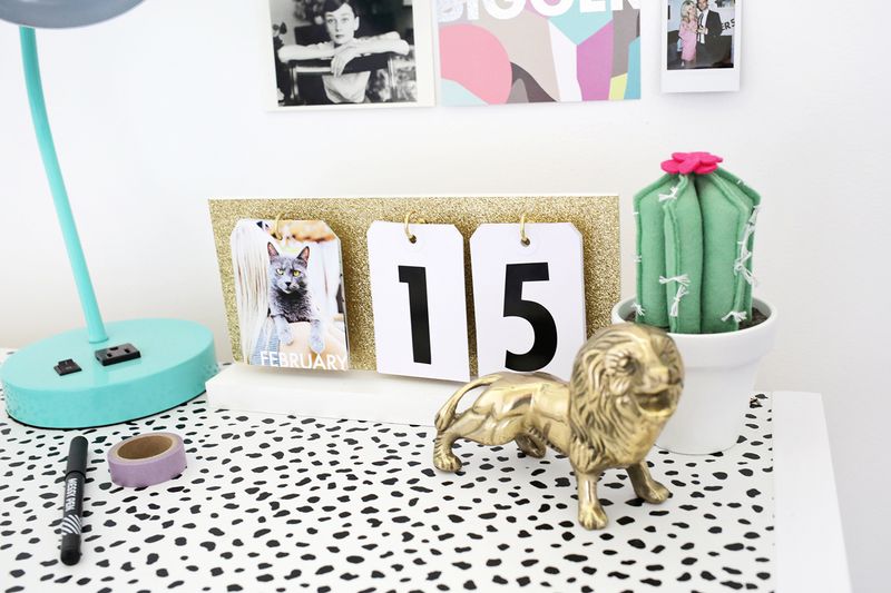 Such a cute DIY calendar! (click through for tutorial) 